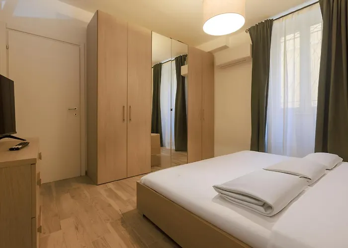 Casa Dei Papi - *